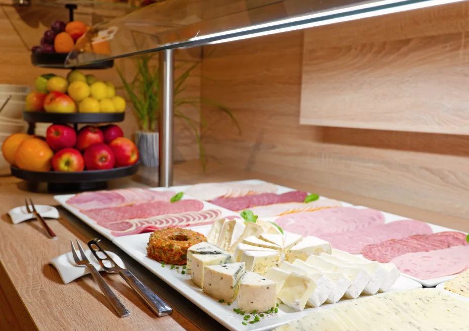 Frühstücksbuffet im Hotel Schluister Park